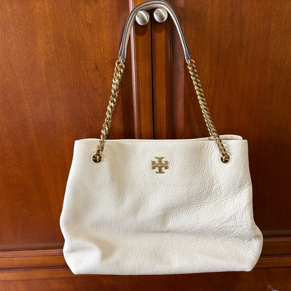 Tory Burch Cream Shoulder Bag with Gold Chain